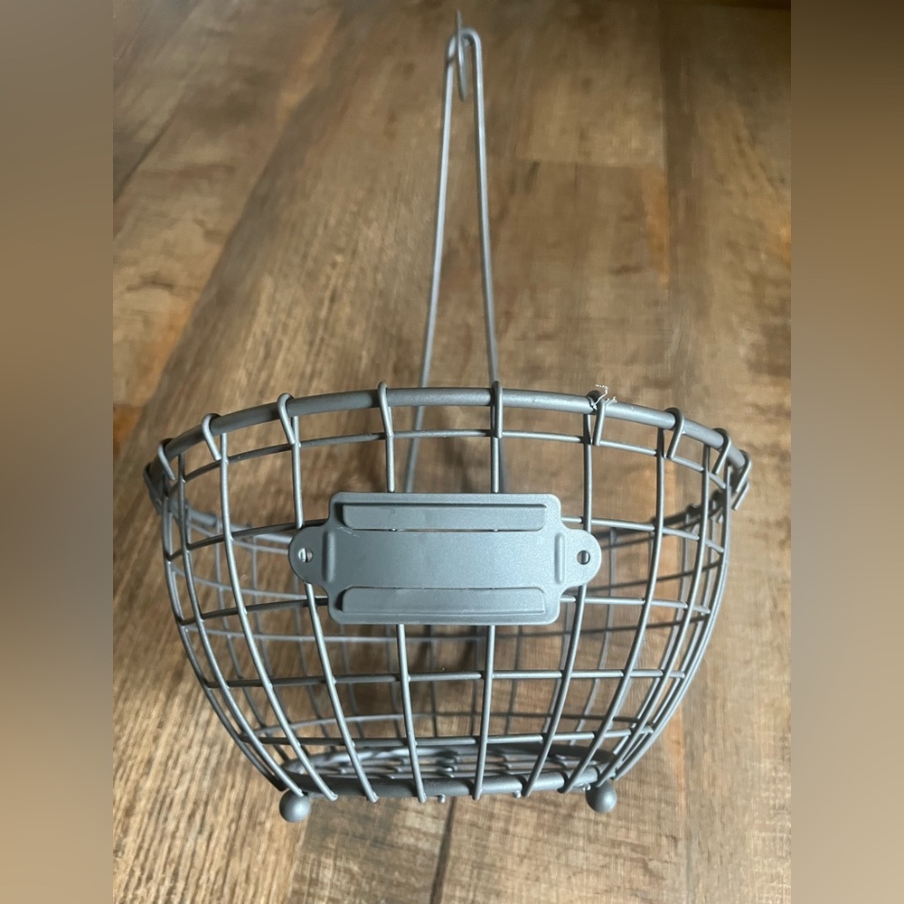 Gray Wire Basket with label slot, great for Fruit. Excellent condition.